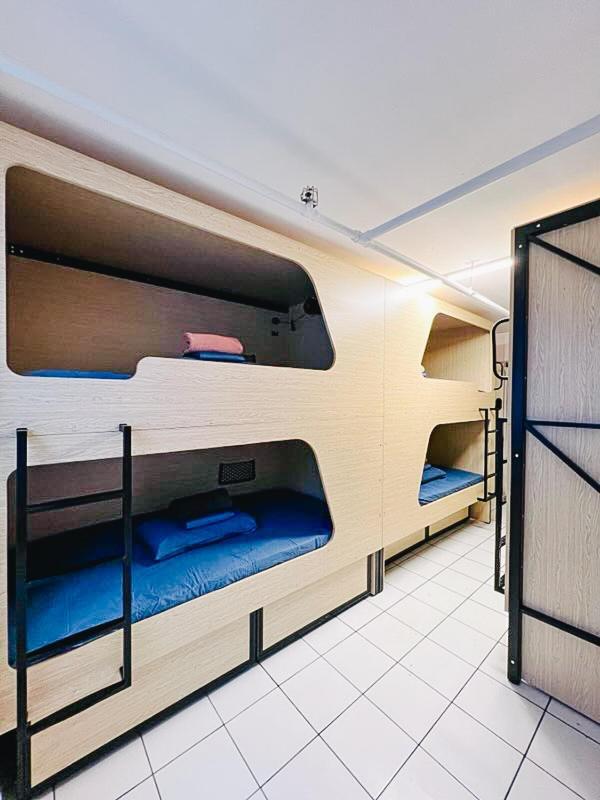 The Espy Hostel Cairns Bagian luar foto
